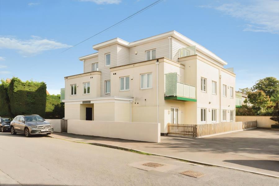 2 bed 1st Floor Flat for rent in Frenchay. From Ocean - Downend