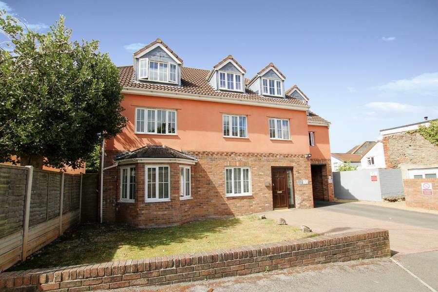 2 bed 1st Floor Flat for rent in Hillfields. From Ocean - Downend