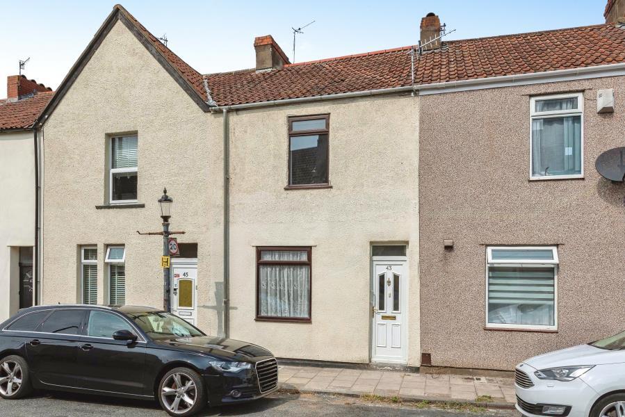 2 bed Mid Terraced House for rent in Pill. From Ocean - Portishead