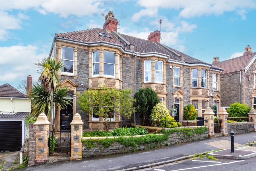 3 bed Mid Terraced House for rent in Pill. From Ocean - Portishead 3 bed Mid Terraced House for rent in Pill. From Ocean - Portishead
