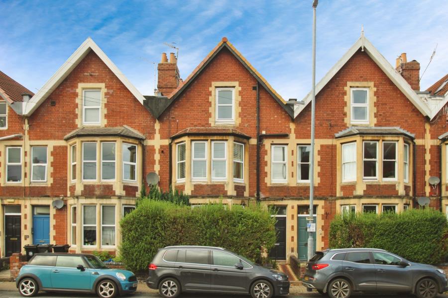 2 bed 1st Floor Flat for rent in Bower Ashton. From Ocean - Southville