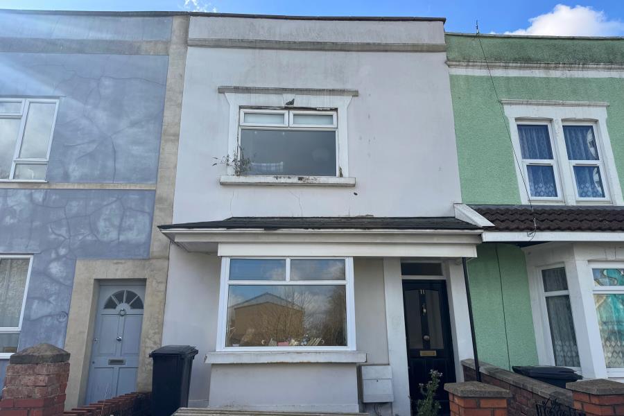 3 bed Mid Terraced House for rent in Ashton Vale. From Ocean - Southville