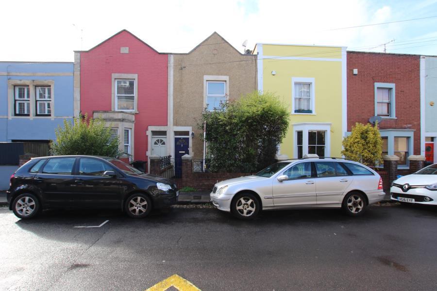 2 bed Mid Terraced House for rent in Bristol. From Ocean - Southville