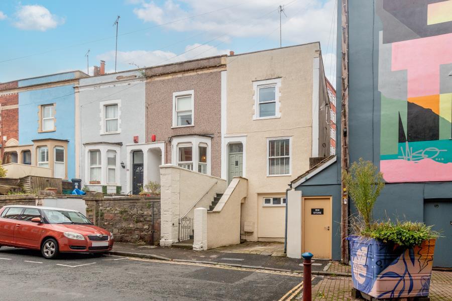 4 bed Mid Terraced House for rent in Ashton Vale. From Ocean - Southville