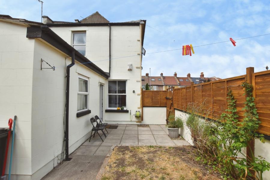 1 bed Apartment for rent in Bower Ashton. From Ocean - Southville