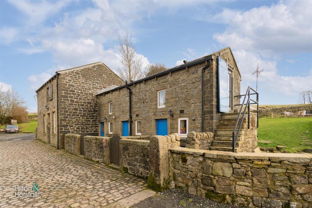 3 bed Barn Conversion for rent in Colne. From Hilton & Horsfall Estate Agents - Barrowford