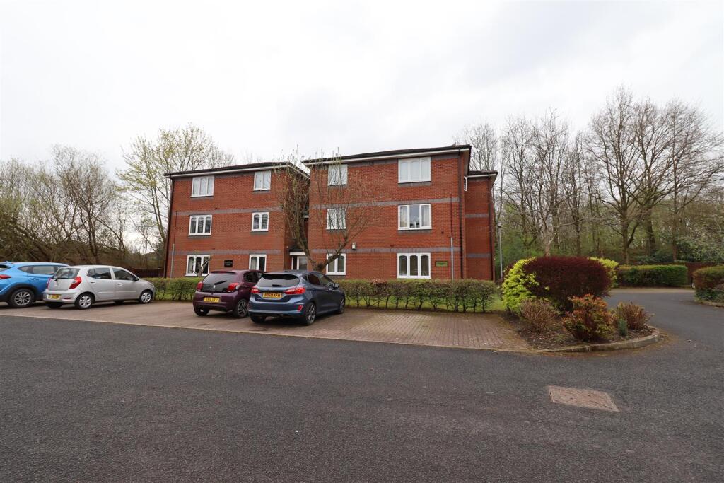 2 bed 1st Floor Flat for rent in Whirley Grove. From Holden & Prescott - Macclesfield 2 bed 1st Floor Flat for rent in Whirley Grove. From Holden & Prescott - Macclesfield