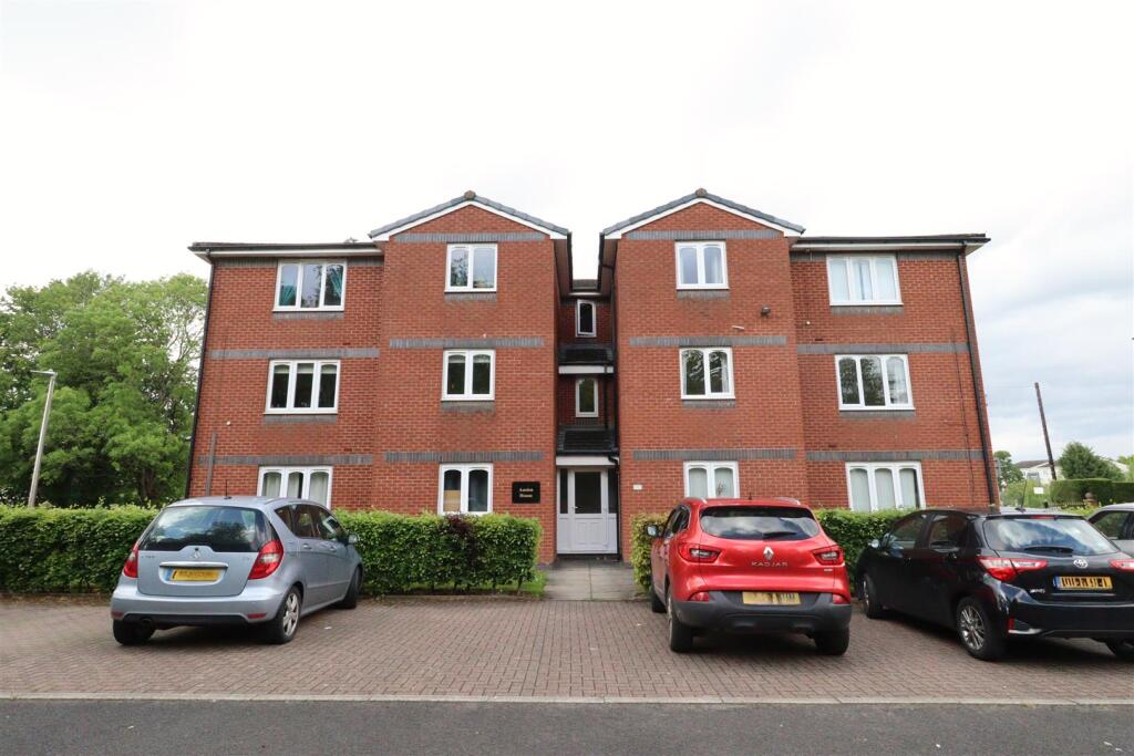 2 bed 1st Floor Flat for rent in Whirley Grove. From Holden & Prescott - Macclesfield 2 bed 1st Floor Flat for rent in Whirley Grove. From Holden & Prescott - Macclesfield