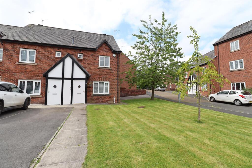 2 bed Mews for rent in Macclesfield. From Holden & Prescott - Macclesfield 2 bed Mews for rent in Macclesfield. From Holden & Prescott - Macclesfield