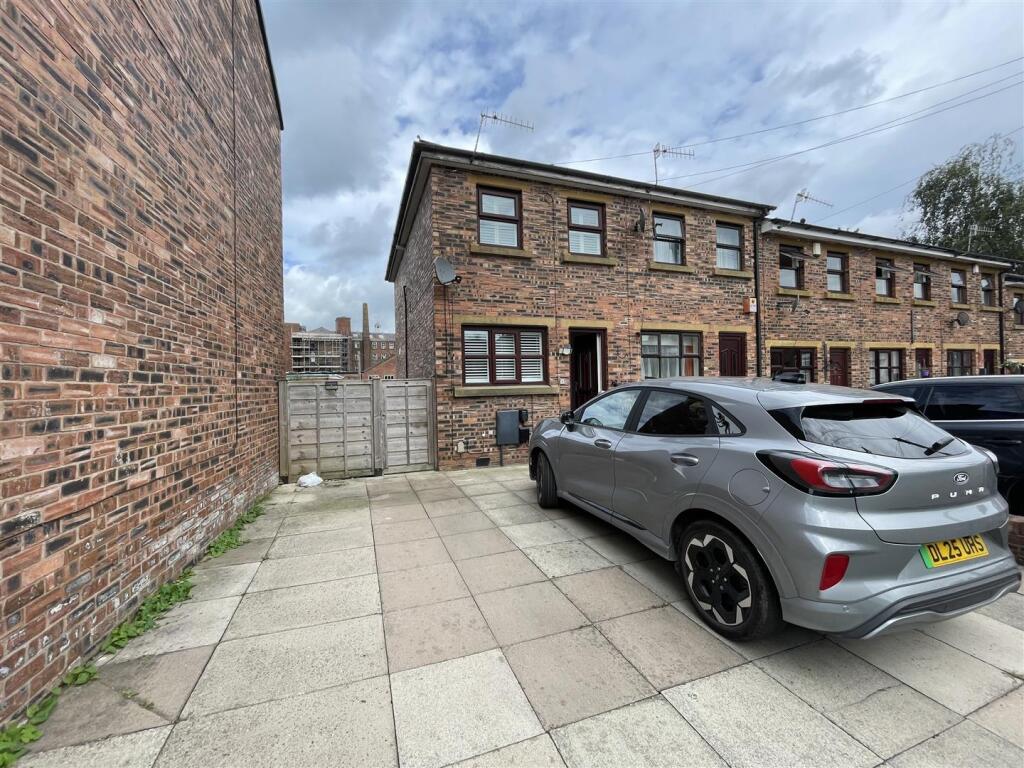 2 bed Mid Terraced House for rent in Henbury. From Holden & Prescott - Macclesfield 2 bed Mid Terraced House for rent in Henbury. From Holden & Prescott - Macclesfield