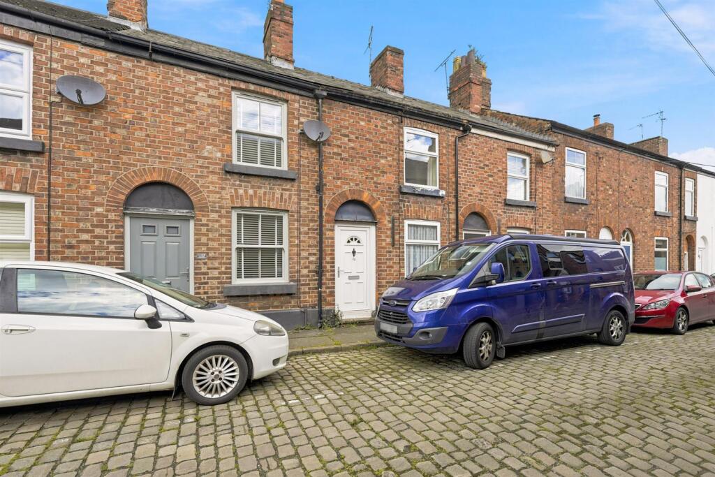 2 bed Mid Terraced House for rent in Macclesfield. From Holden & Prescott - Macclesfield