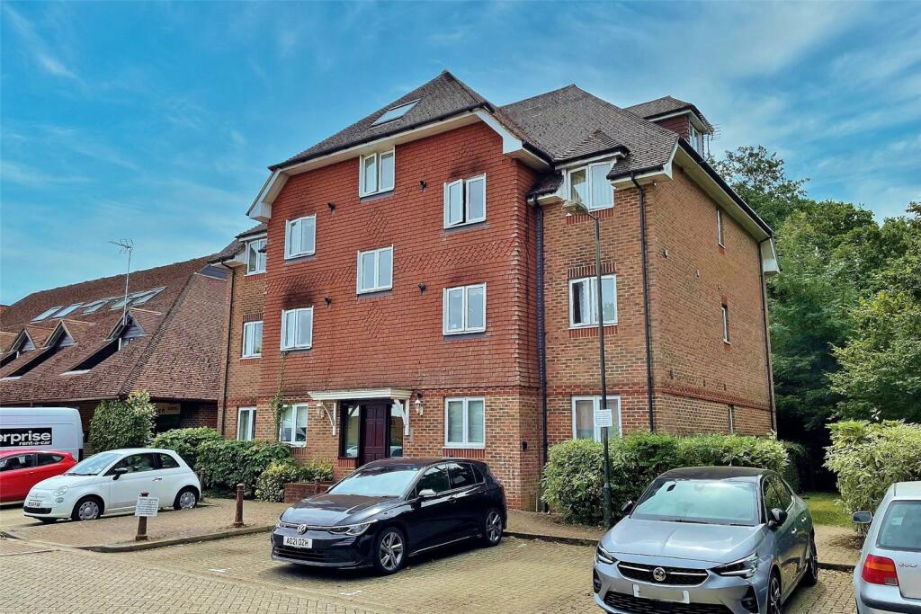 2 bed Apartment for rent in Crawley. From Greenaway Residential Estate Agents & Lettings Agents - Crawley 2 bed Apartment for rent in Crawley. From Greenaway Residential Estate Agents & Lettings Agents - Crawley