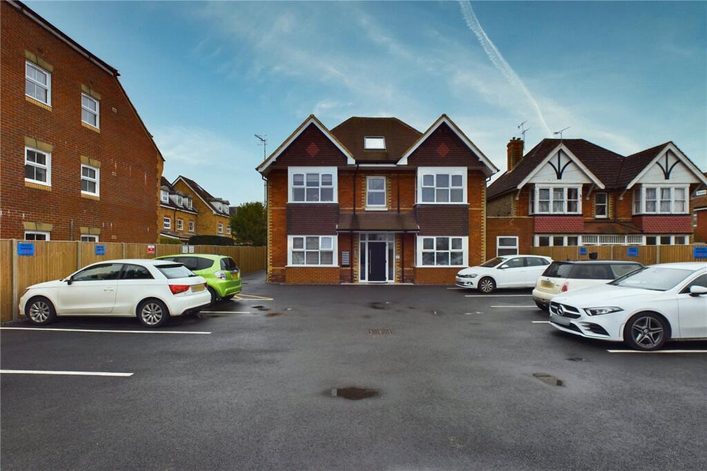 2 bed Apartment for rent in Horley. From Greenaway Residential Estate Agents & Lettings Agents - Crawley 2 bed Apartment for rent in Horley. From Greenaway Residential Estate Agents & Lettings Agents - Crawley