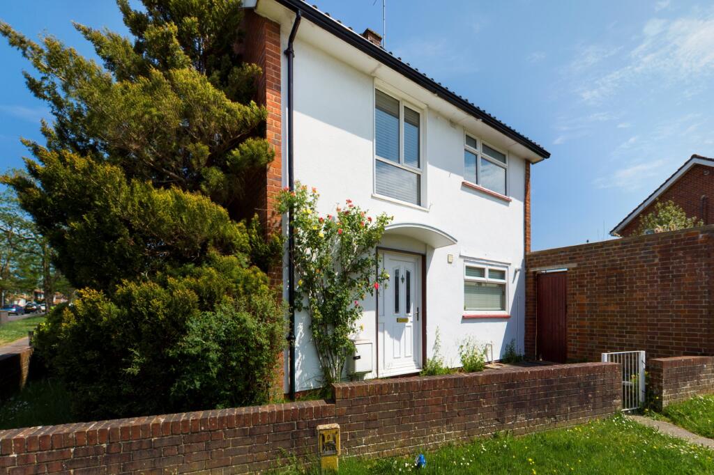 2 bed Semi Detached for rent in Crawley. From Greenaway Residential Estate Agents & Lettings Agents - Crawley 2 bed Semi Detached for rent in Crawley. From Greenaway Residential Estate Agents & Lettings Agents - Crawley