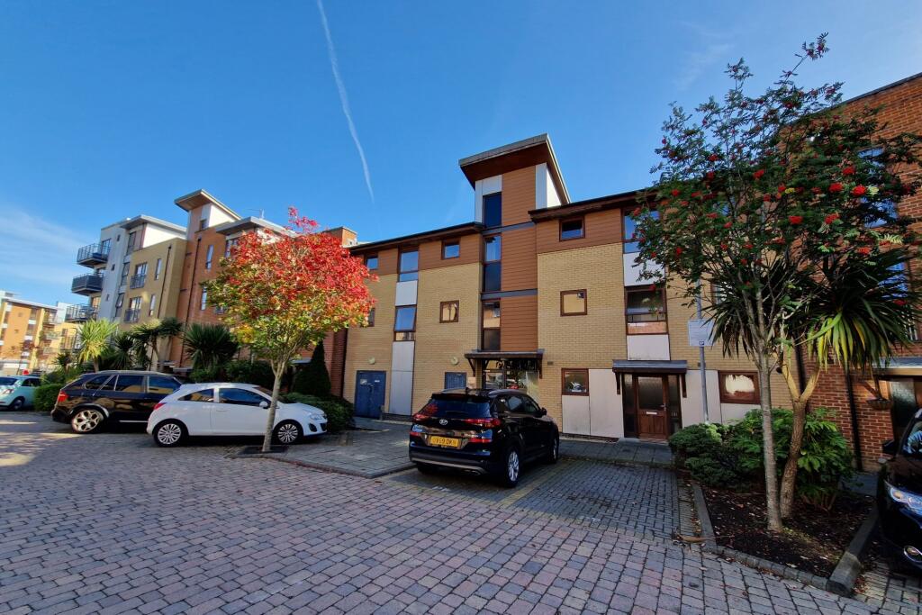 1 bed Apartment for rent in Crawley. From Greenaway Residential Estate Agents & Lettings Agents - Crawley 1 bed Apartment for rent in Crawley. From Greenaway Residential Estate Agents & Lettings Agents - Crawley