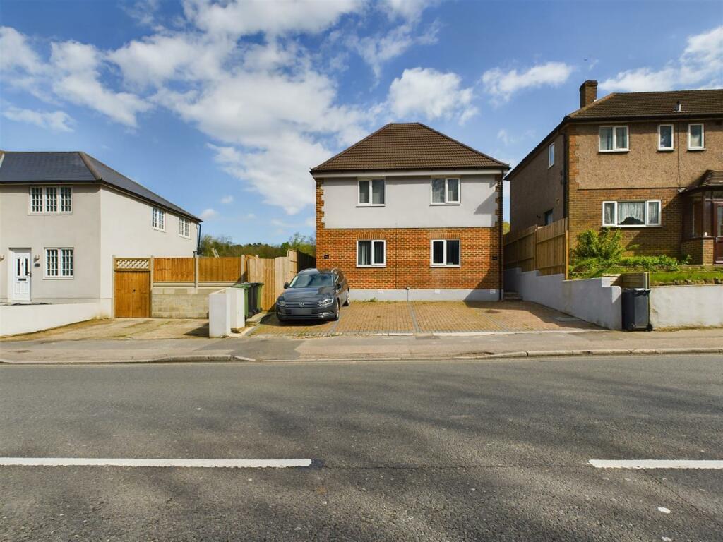 1 bed Maisonette for rent in Coulsdon. From Daniel Adams Estate Agents