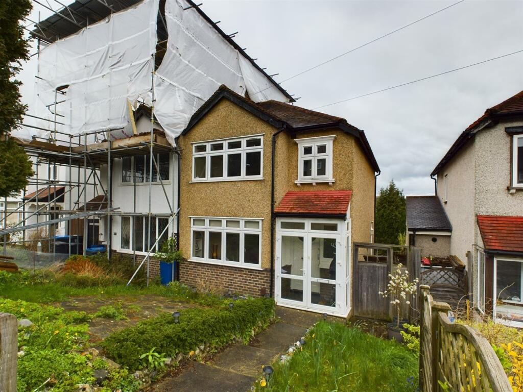 3 bed Semi-Detached House for rent in Coulsdon. From Daniel Adams Estate Agents