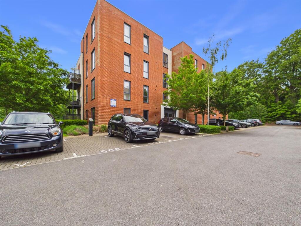 1 bed 1st Floor Flat for rent in Coulsdon. From Daniel Adams Estate Agents - Coulsdon
