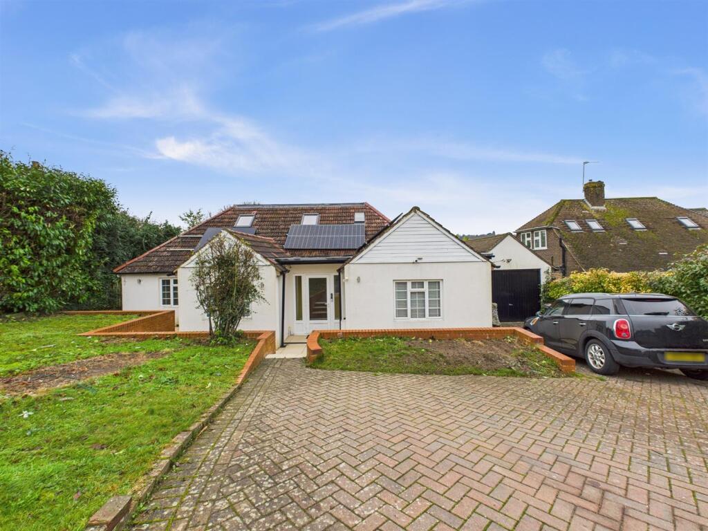 5 bed Detached for rent in Netherne On-The-Hill. From Daniel Adams Estate Agents - Coulsdon