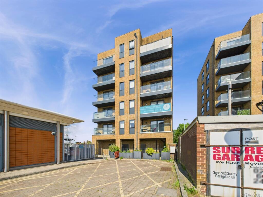 2 bed 1st Floor Flat for rent in Netherne On-The-Hill. From Daniel Adams Estate Agents - Coulsdon