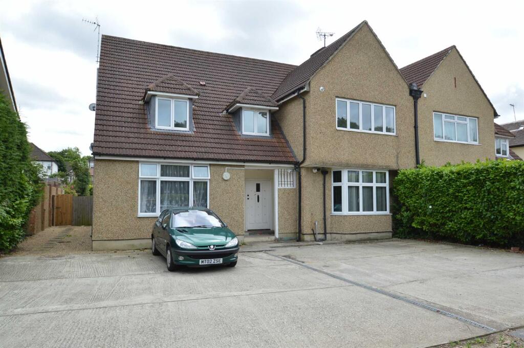 1 bed 1st Floor Flat for rent in Coulsdon. From Daniel Adams Estate Agents - Coulsdon