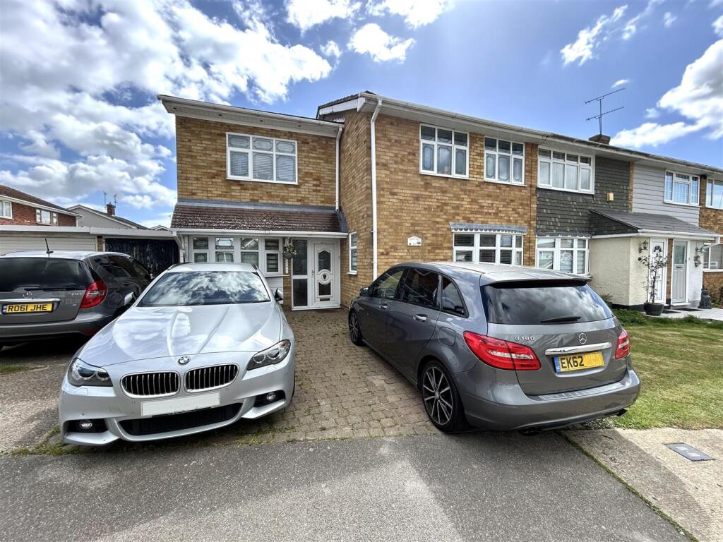 4 bed Semi Detached for rent in Tarpots. From Countryside Estates - Countryside Estates 4 bed Semi Detached for rent in Tarpots. From Countryside Estates - Countryside Estates