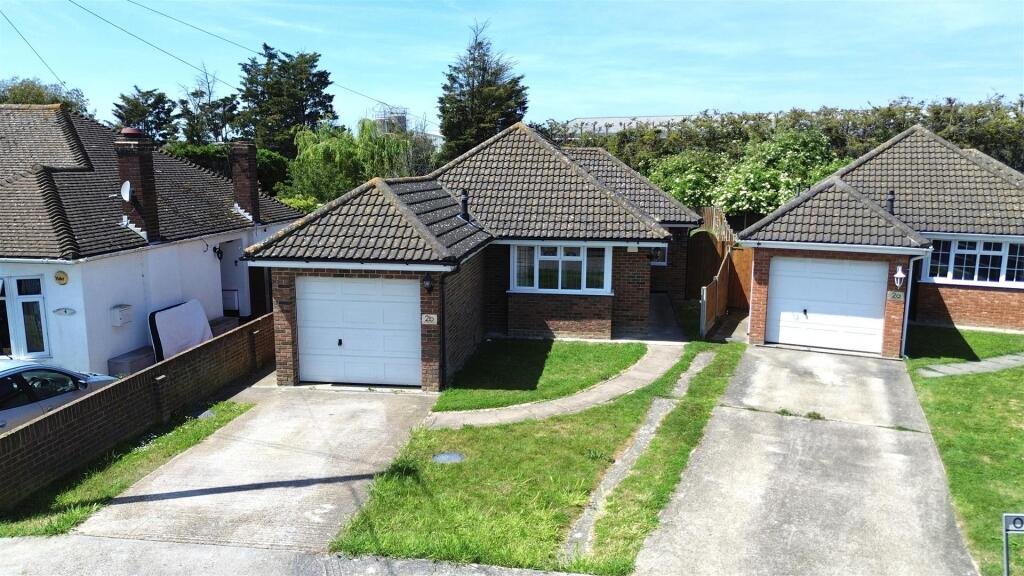 3 bed Detached bungalow for rent in Canvey Island. From Countryside Estates - Countryside Estates