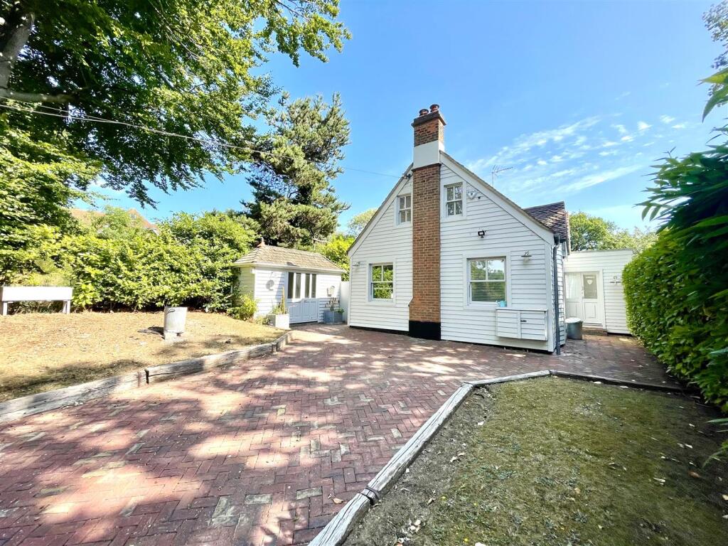 3 bed Detached for rent in Tarpots. From Countryside Estates - Countryside Estates 3 bed Detached for rent in Tarpots. From Countryside Estates - Countryside Estates