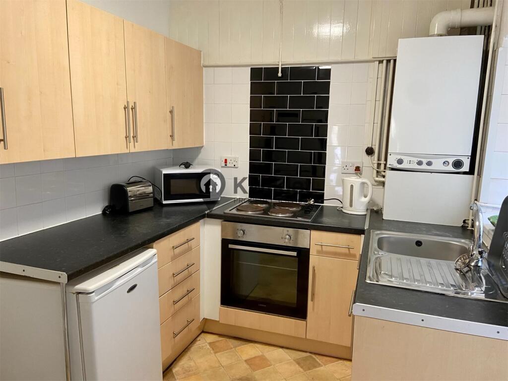 4 bed Mid Terraced House for rent in Pontypridd. From Kwiklet Property Services - Treforest