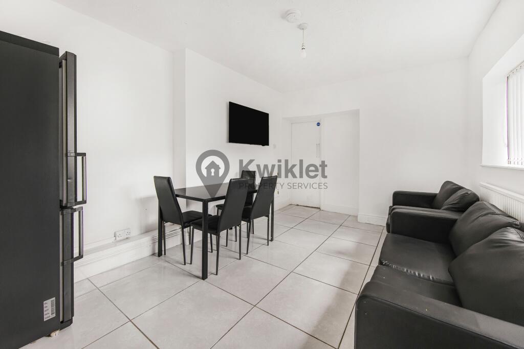 6 bed End of Terrace for rent in Pontypridd. From Kwiklet Property Services - Treforest