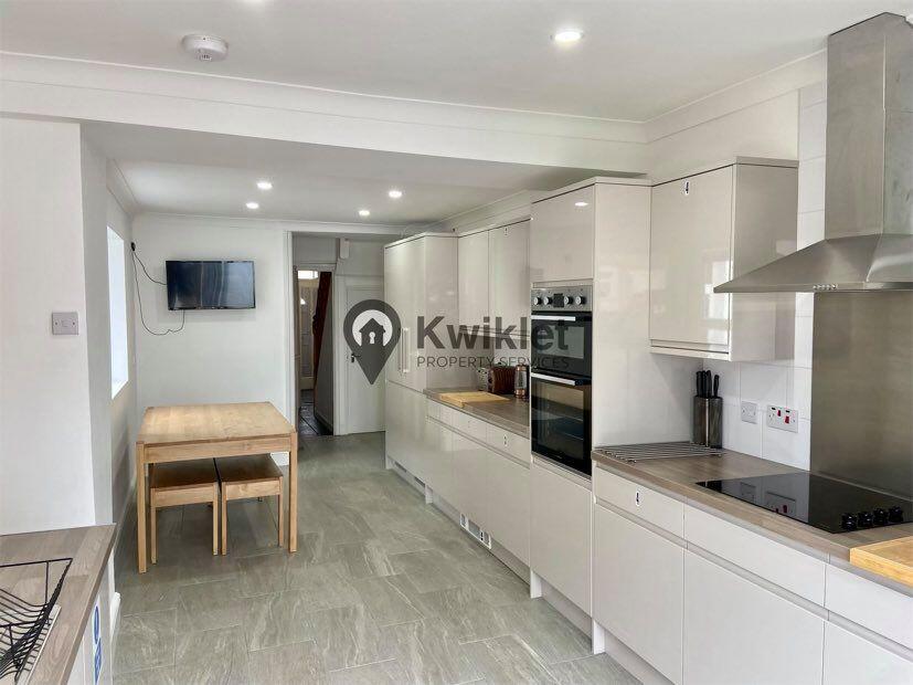 5 bed Mid Terraced House for rent in Pontypridd. From Kwiklet Property Services - Treforest