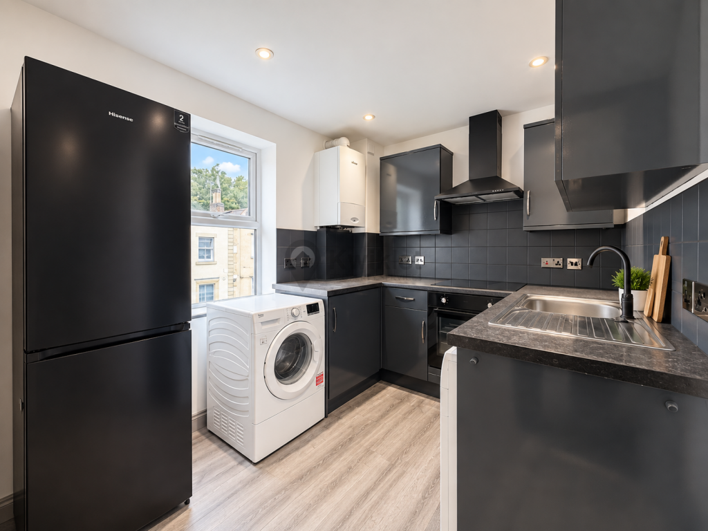 3 bed 1st Floor Flat for rent in Whiteway. From Kwiklet Property Services - Treforest