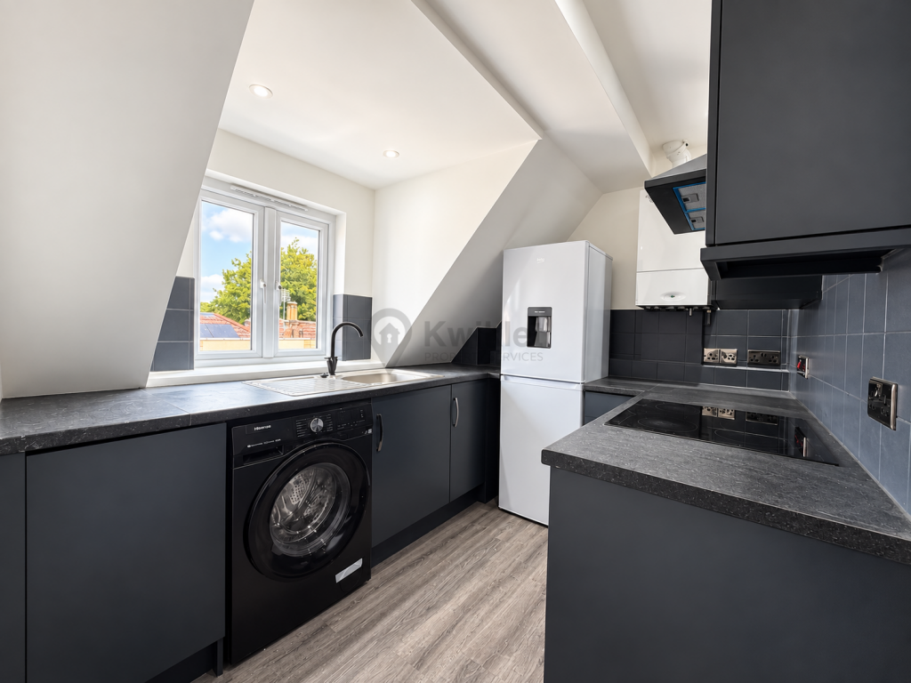 3 bed 1st Floor Flat for rent in Bristol. From Kwiklet Property Services - Treforest 3 bed 1st Floor Flat for rent in Bristol. From Kwiklet Property Services - Treforest