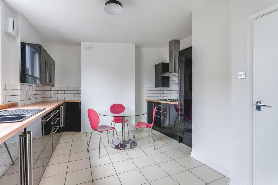2 bed 1st Floor Flat for rent in Stepney. From Castles Estate Agents - Hackney - Lettings