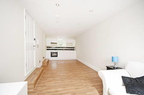 1 bed 1st Floor Flat for rent in Hackney. From Castles Estate Agents - Hackney - Lettings