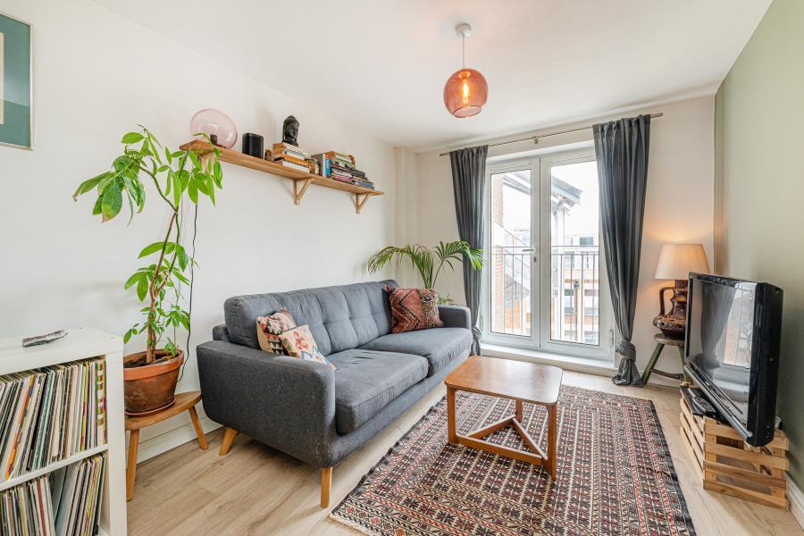 2 bed 1st Floor Flat for rent in Hackney. From Castles Estate Agents - Hackney - Lettings