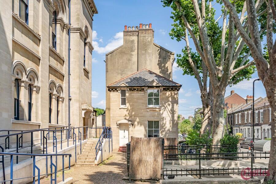 2 bed Cottage for rent in Hackney. From Castles Estate Agents - Hackney - Lettings 2 bed Cottage for rent in Hackney. From Castles Estate Agents - Hackney - Lettings