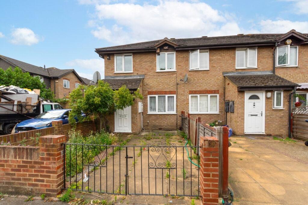 3 bed End of Terrace for rent in Mitcham. From Burn and Warne 3 bed End of Terrace for rent in Mitcham. From Burn and Warne