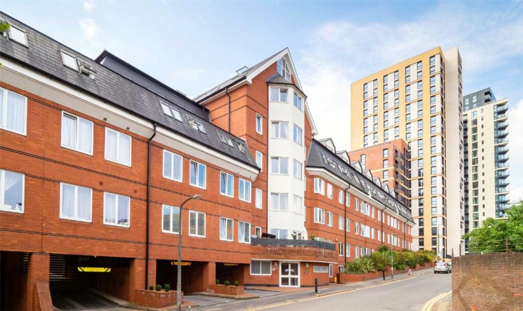 2 bed Penthouse for rent in Carshalton. From Burn and Warne