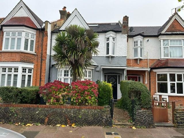 3 bed 1st Floor Flat for rent in Southgate. From Castles Estate Agents - Palmers Green - Lettings 3 bed 1st Floor Flat for rent in Southgate. From Castles Estate Agents - Palmers Green - Lettings