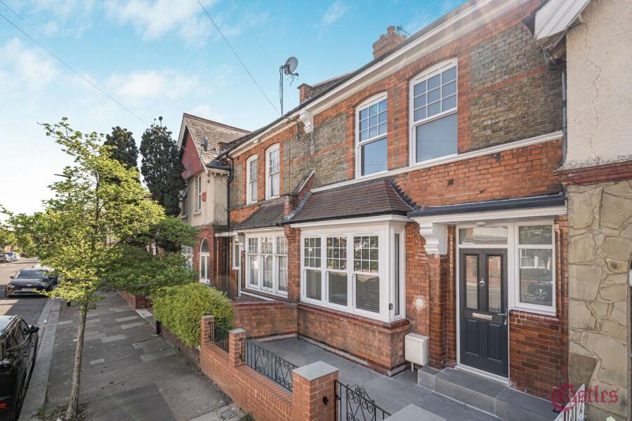 4 bed Mid Terraced House for rent in Wood Green. From Castles Estate Agents - Palmers Green - Lettings