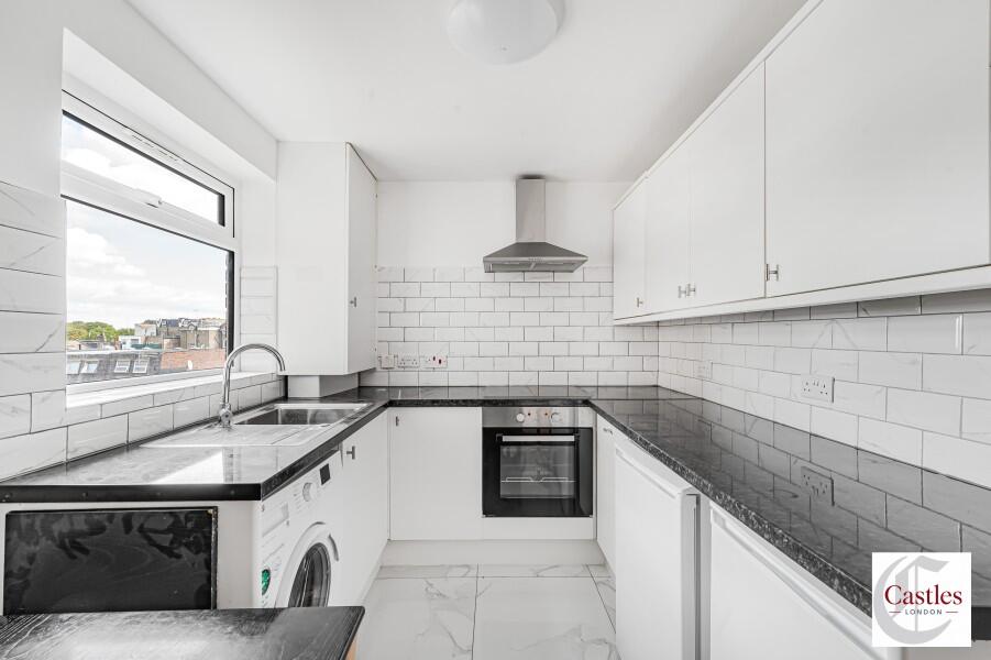 1 bed 1st Floor Flat for rent in Wood Green. From Castles Estate Agents - Palmers Green - Lettings