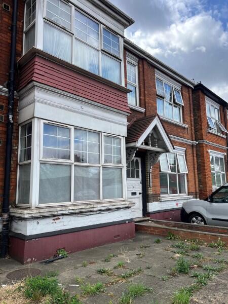 4 bed Studio for rent in Wood Green. From Castles Estate Agents - Palmers Green - Lettings