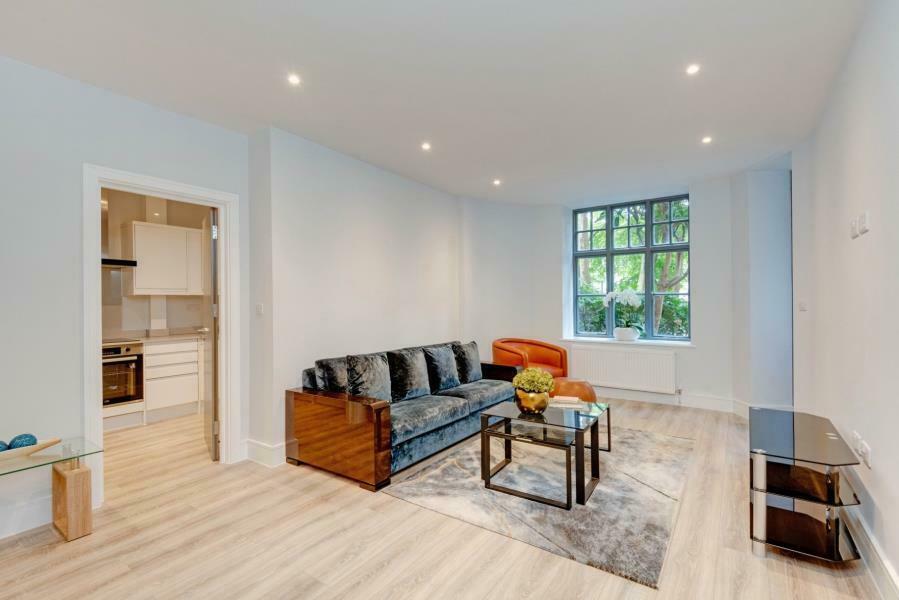 3 bed Detached House for rent in London. From Braithwait
