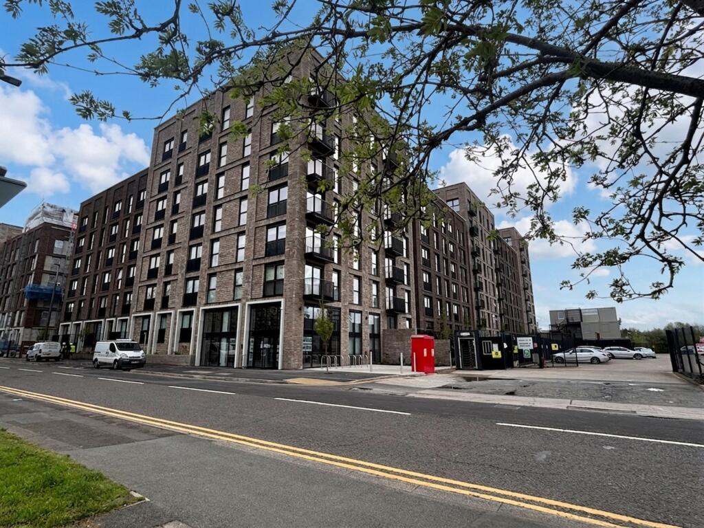 2 bed Apartment for rent in . From Briscombe - Worsley