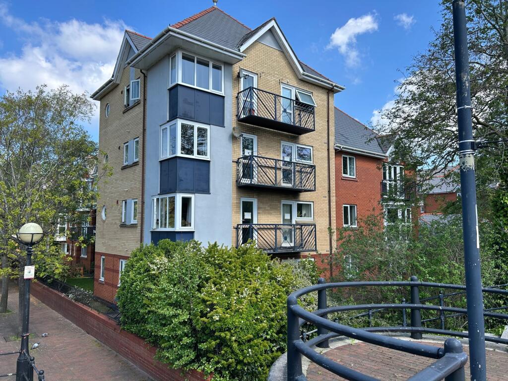 3 bed 1st Floor Flat for rent in Salford. From Briscombe - Worsley