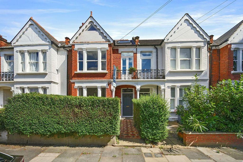 3 bed 1st Floor Flat for rent in Acton. From Aston Rowe - Acton