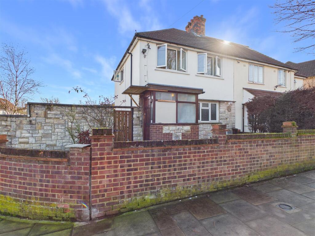 3 bed Semi Detached for rent in London. From Aston Rowe - Acton