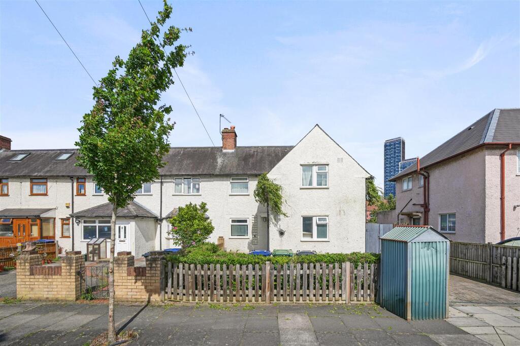 3 bed Mid Terraced House for rent in London. From Aston Rowe - Acton