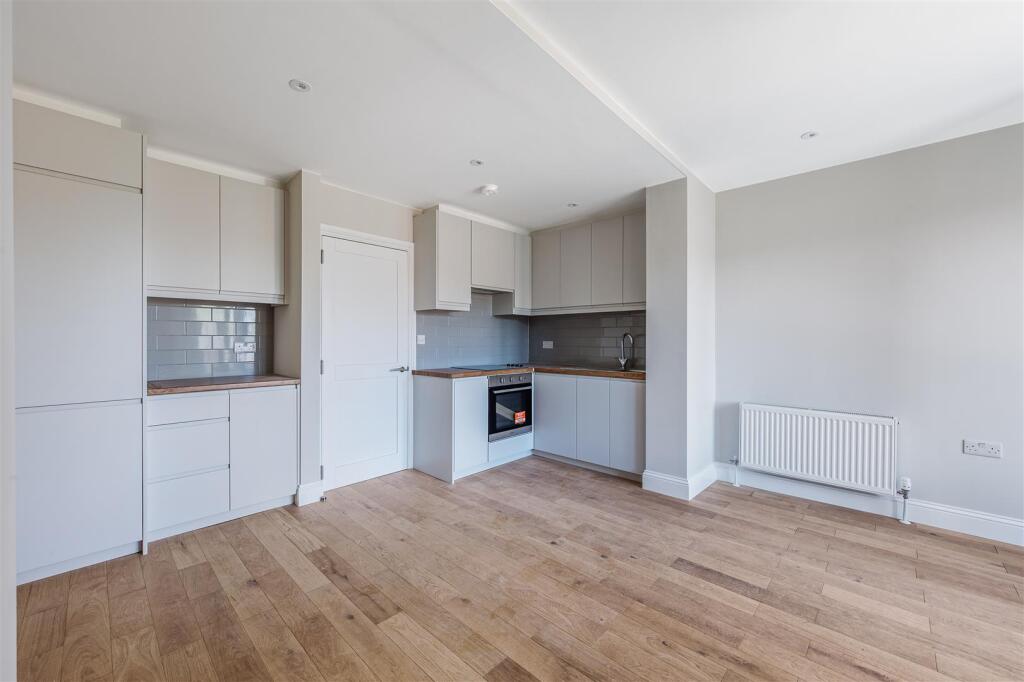 1 bed 1st Floor Flat for rent in London. From Aston Rowe - Acton